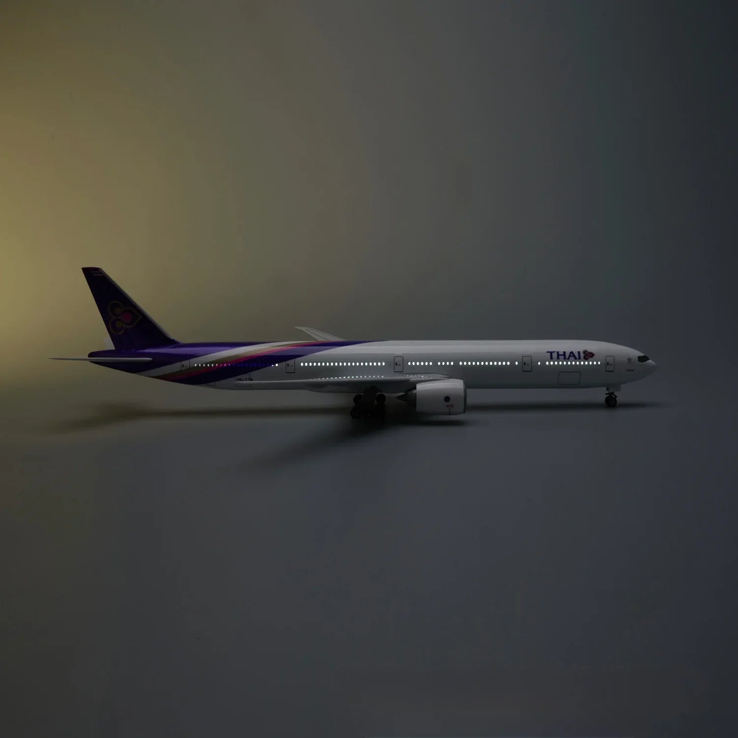 B777 THAI  - SCALE 1/157 - 47CM -18.5IN - Gallery 4