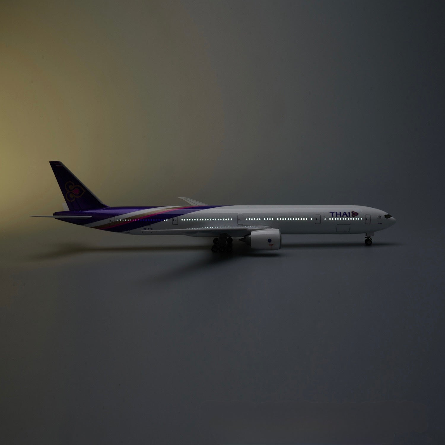 B777 THAI  - SCALE 1/157 - 47CM -18.5IN