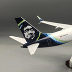 Boeing 737-800 Alaska Airlines 1:85 – 47 cm / 18.5 in – LED Lights