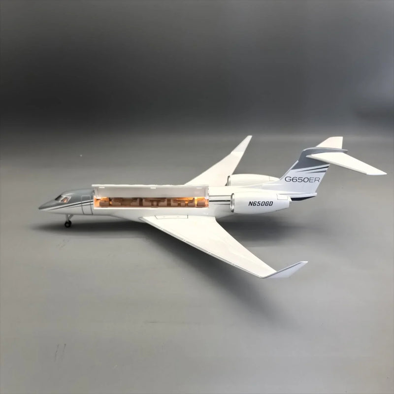 Avión ejecutivo Gulfstream G650ER 1:50 – 45 cm / 17.7 in – Interior de cabina abatible y luces LED - Image 5