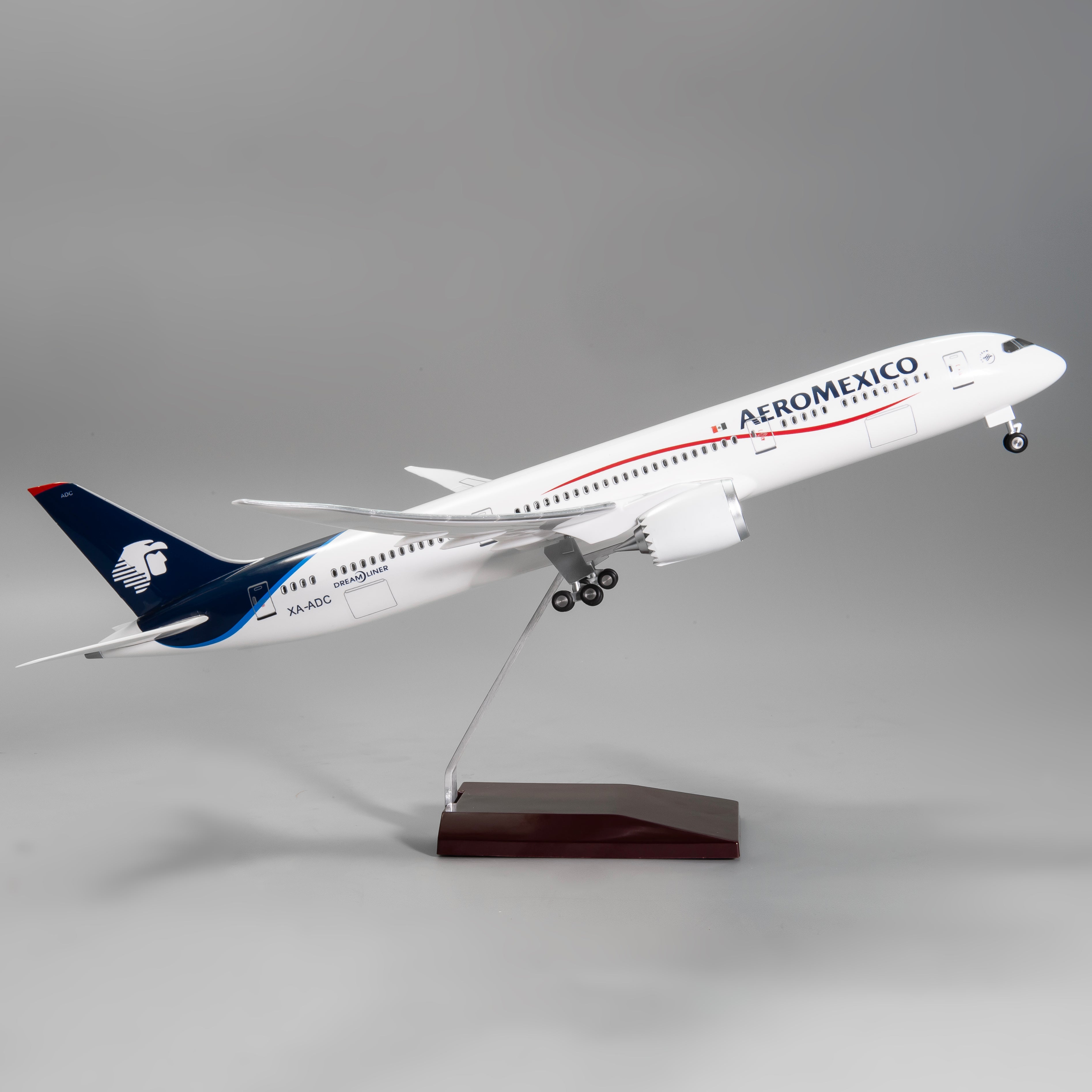 Boeing 787-9 Aeroméxico – Scale 1:130 (43 cm / 16.9 in)