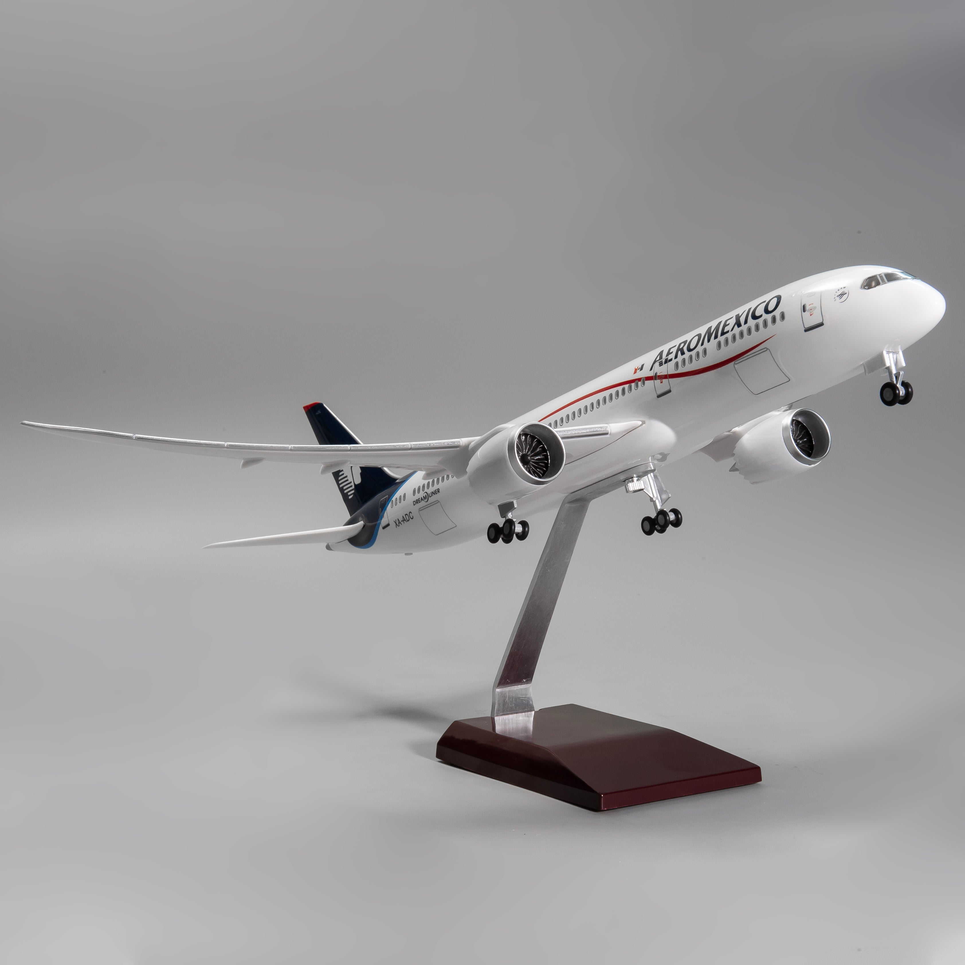 Boeing 787-9 Aeroméxico – Scale 1:130 (43 cm / 16.9 in)