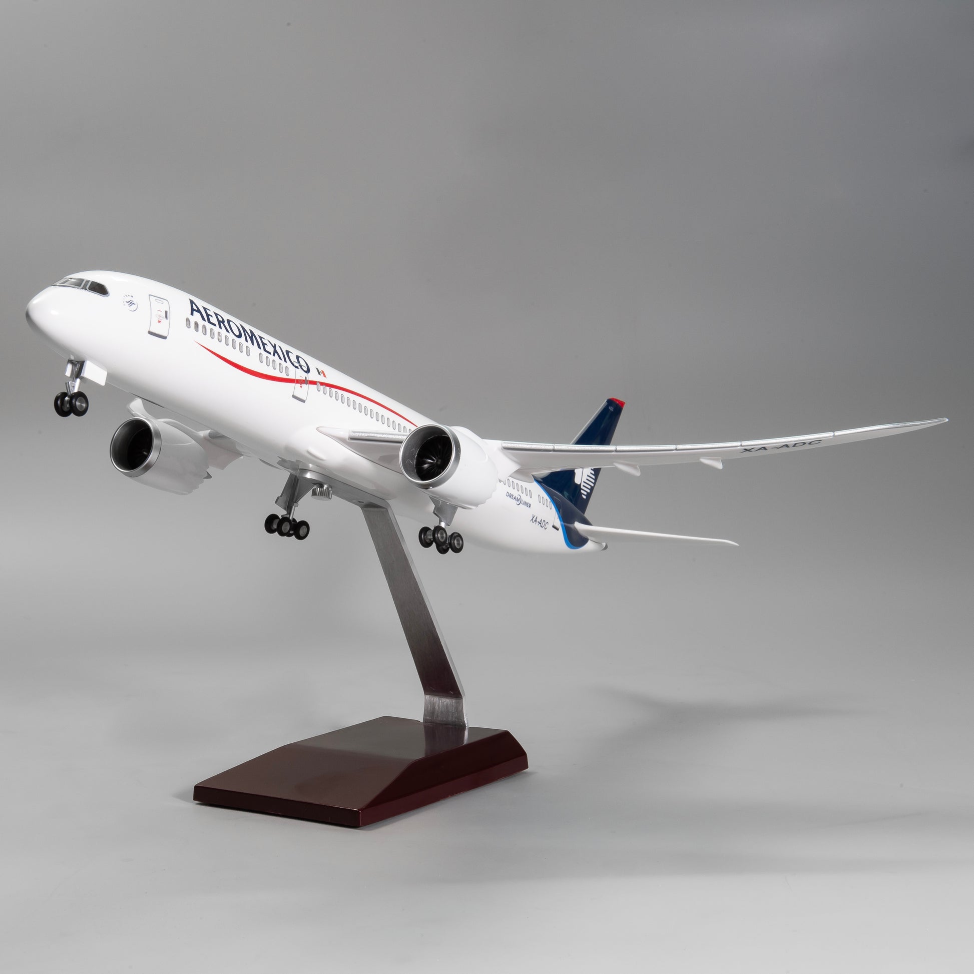 Boeing 787-9 Aeroméxico – Scale 1:130 (43 cm / 16.9 in)