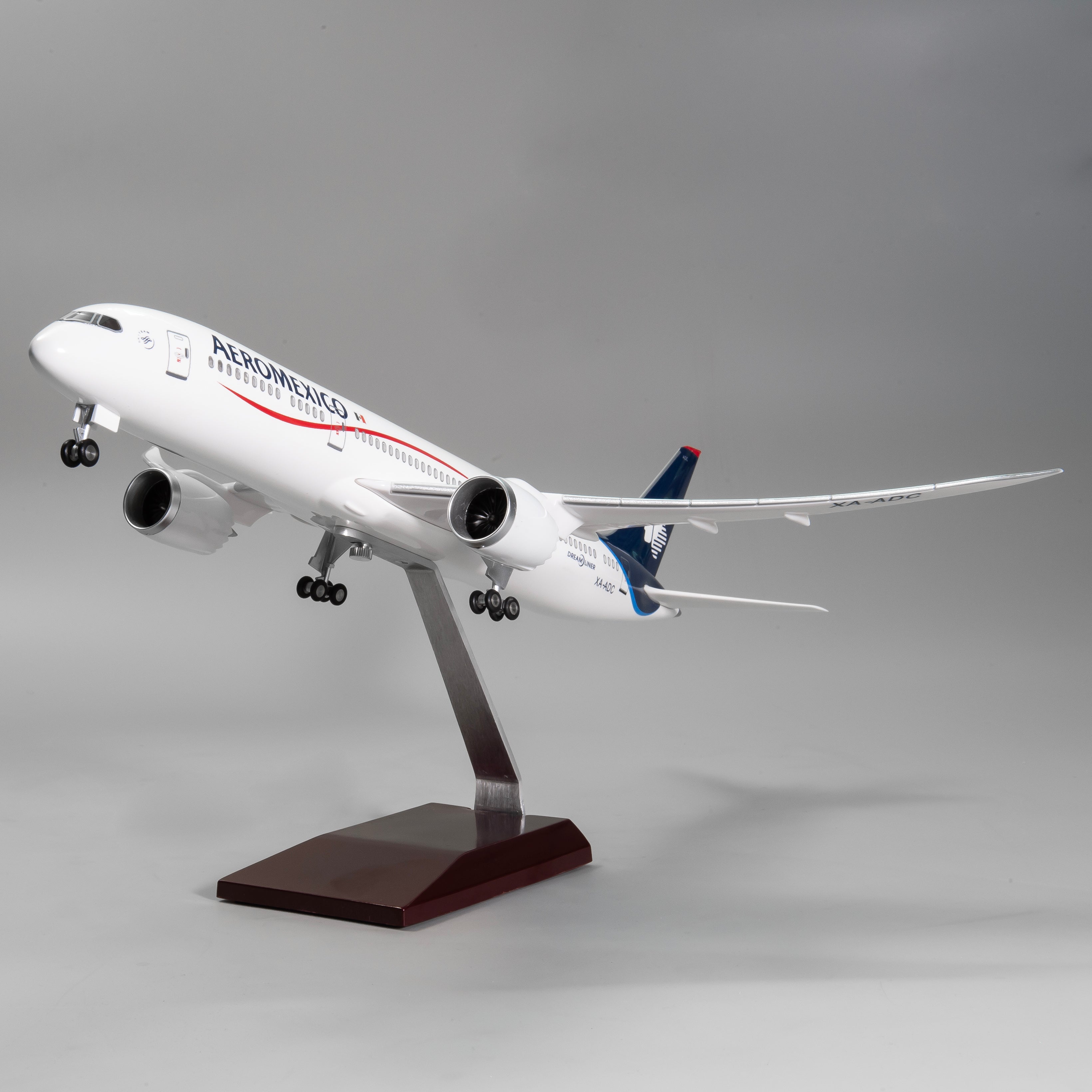 Boeing 787-9 Aeroméxico – Scale 1:130 (43 cm / 16.9 in)