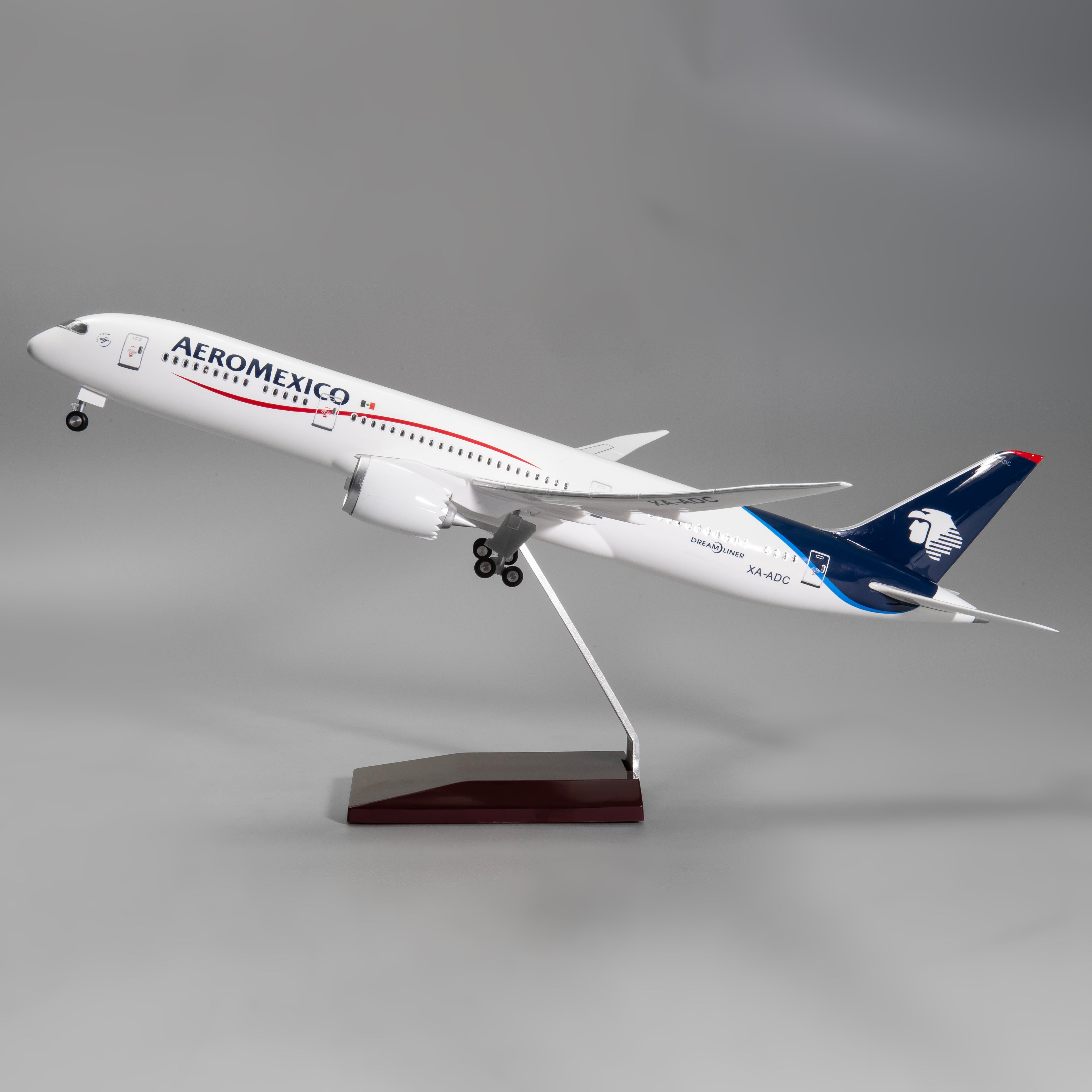 Boeing 787-9 Aeroméxico – Scale 1:130 (43 cm / 16.9 in)
