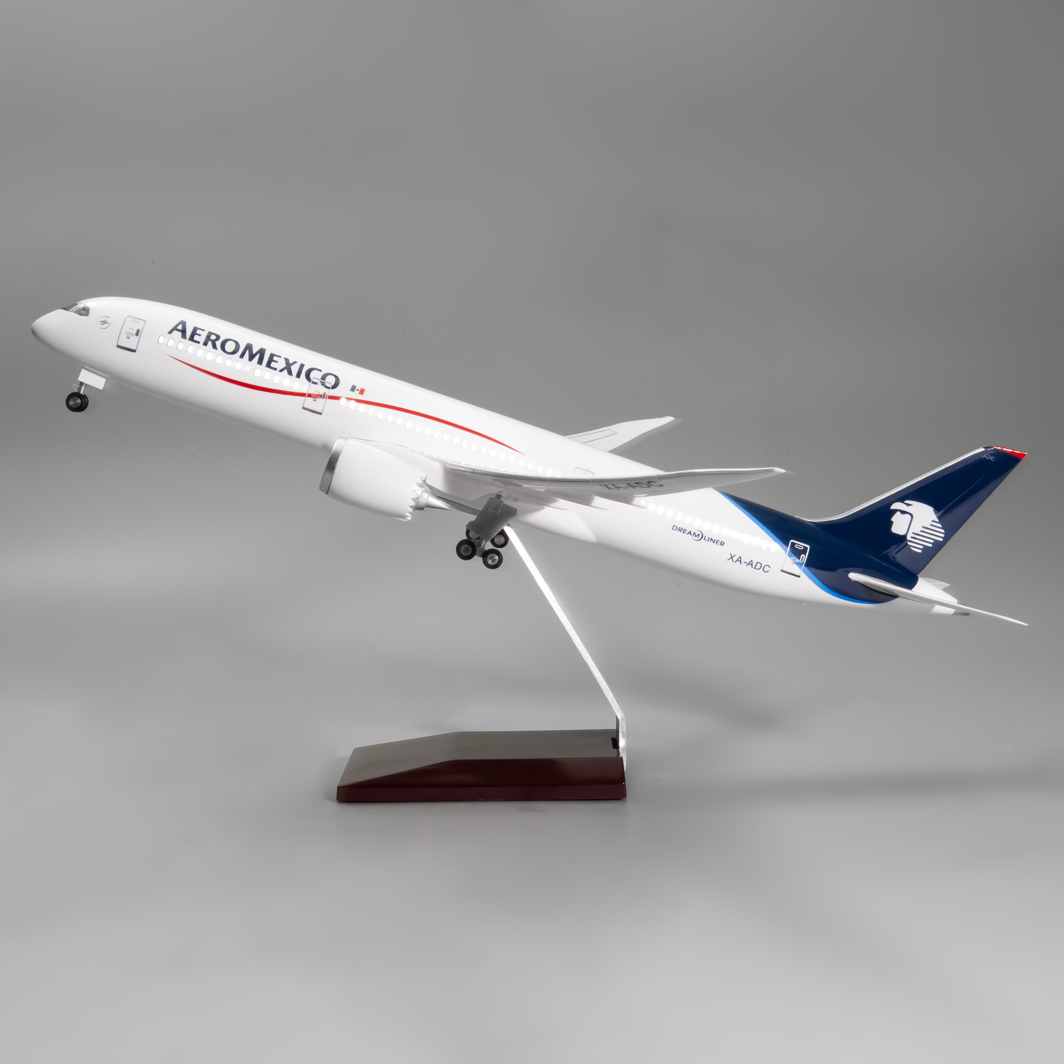 Boeing 787-9 Aeroméxico – Scale 1:130 (43 cm / 16.9 in)