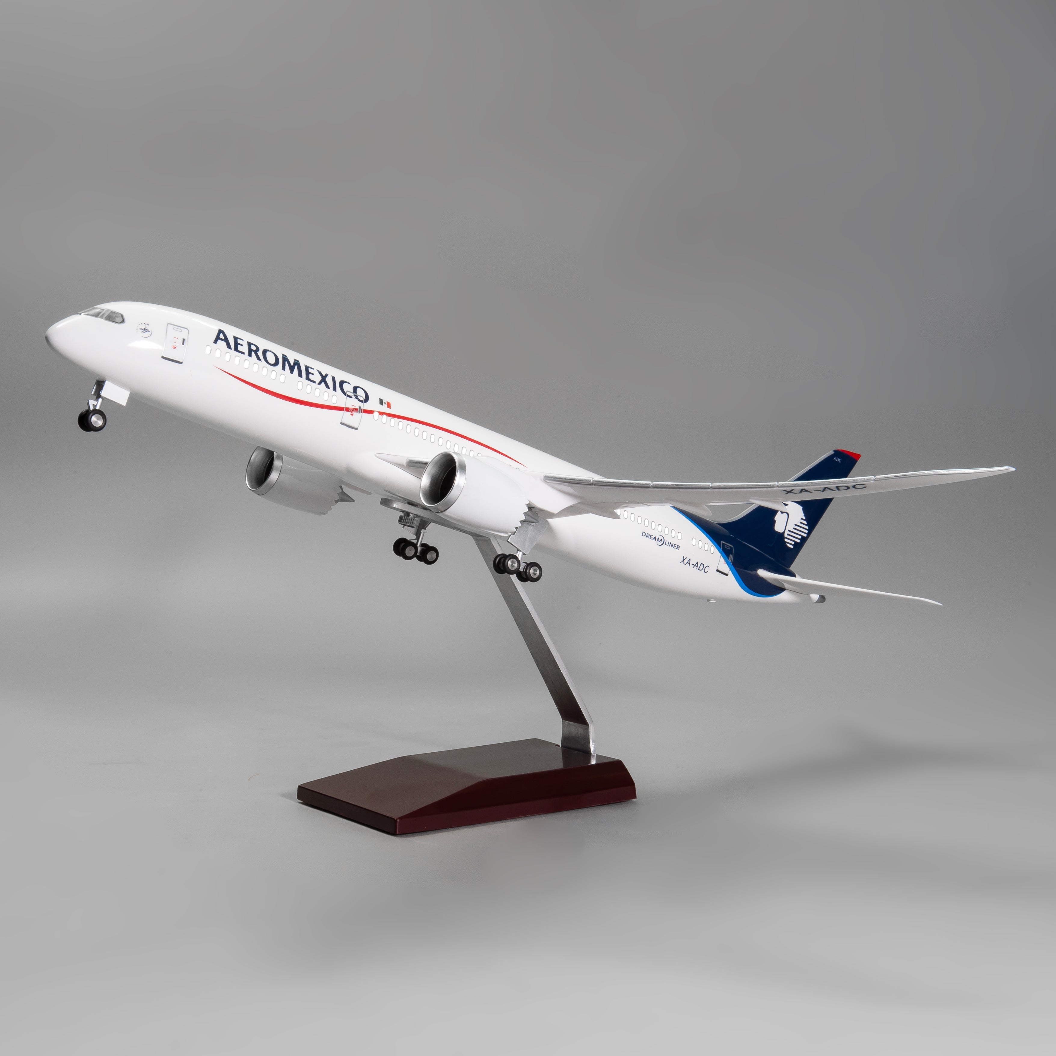 Boeing 787-9 Aeroméxico – Scale 1:130 (43 cm / 16.9 in)