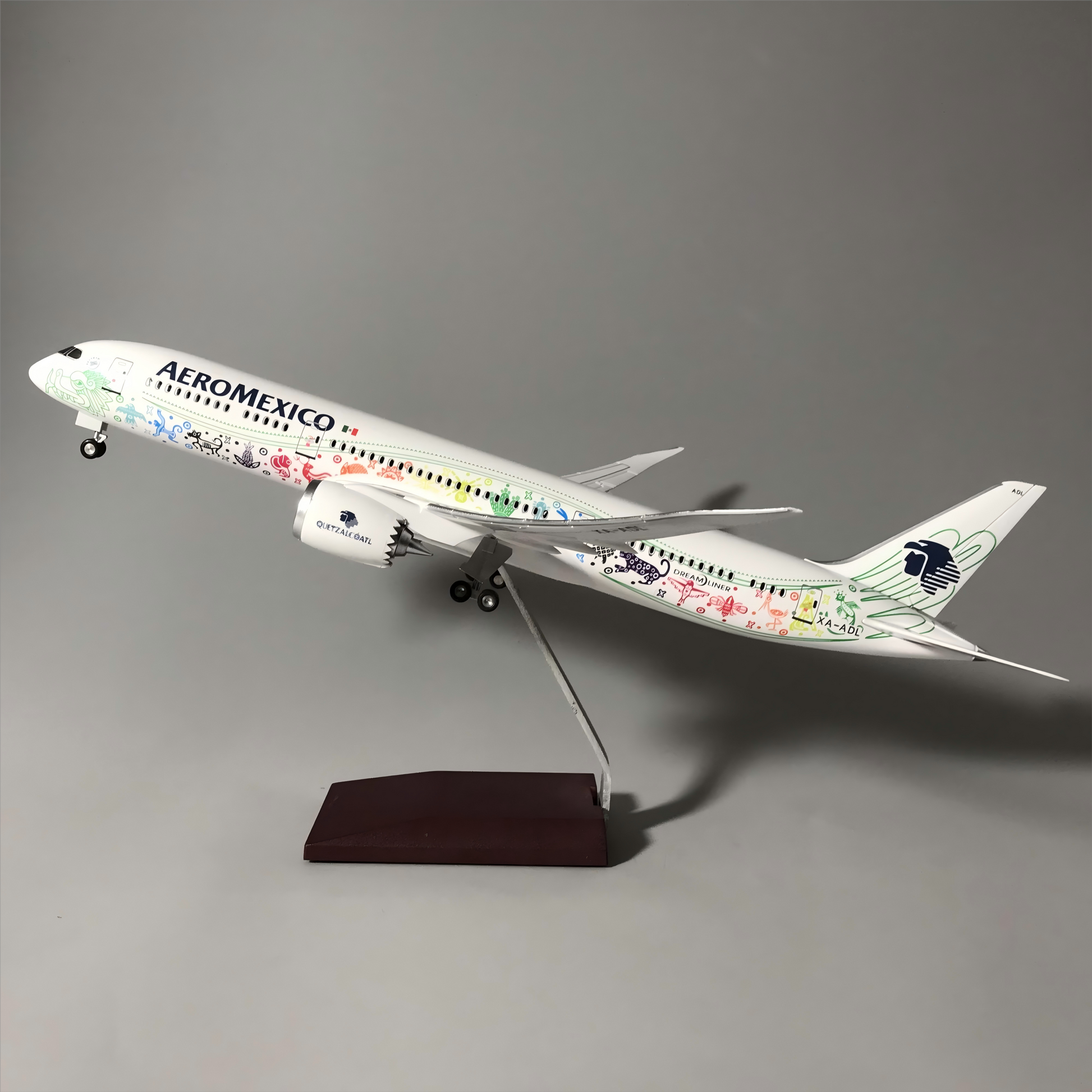 Boeing 787-9 Aeroméxico "Quetzalcóatl" – Scale 1:130 (43 cm / 16.9 in)