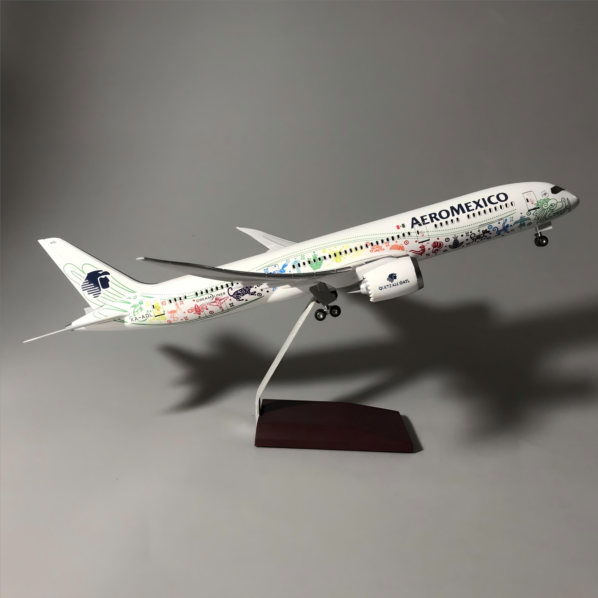 Boeing 787-9 Aeroméxico "Quetzalcóatl" – Scale 1:130 (43 cm / 16.9 in)