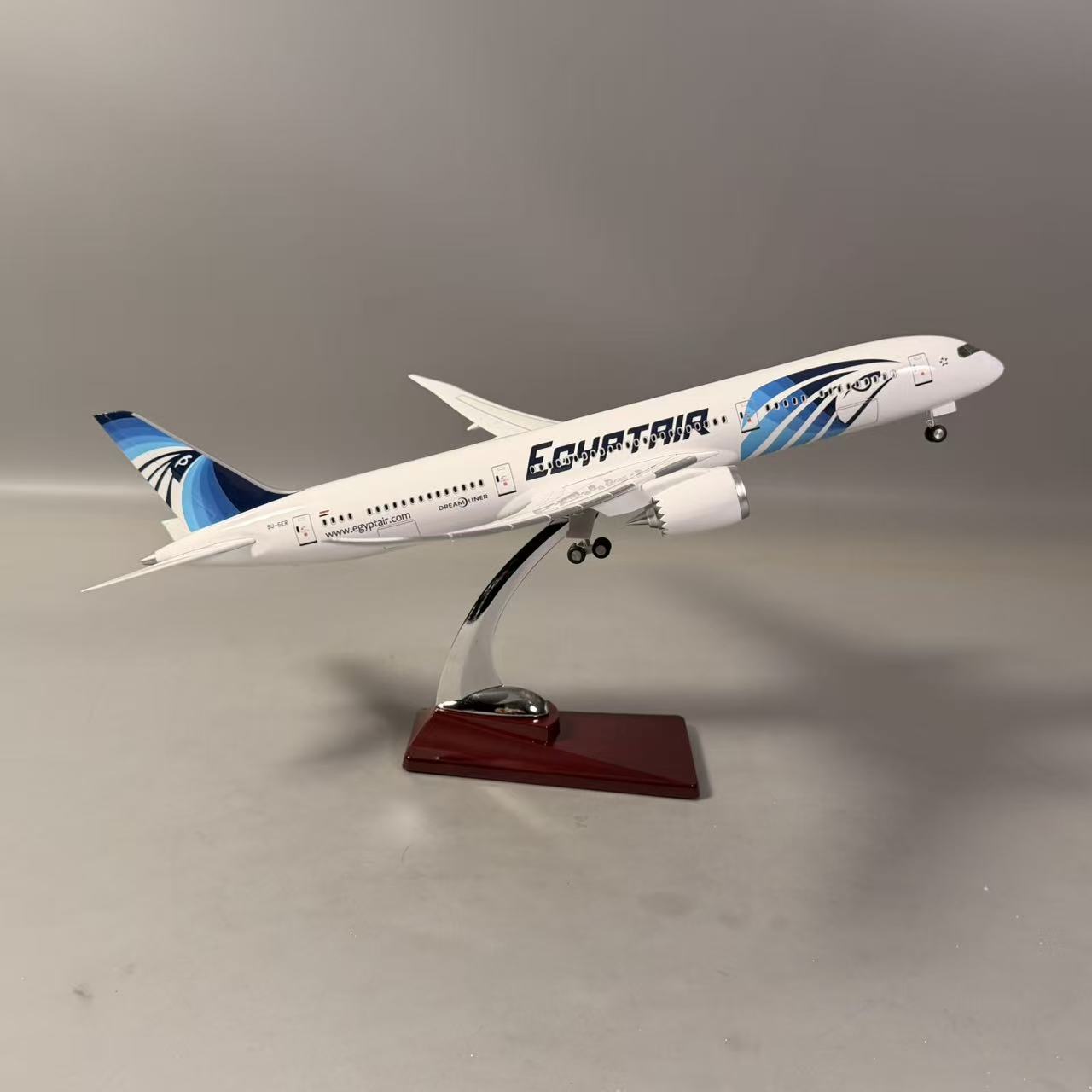EgyptAir Boeing 787-9 Dreamliner Airplane Model — 1:150 Scale | 47cm / 18.5" - Gallery 2
