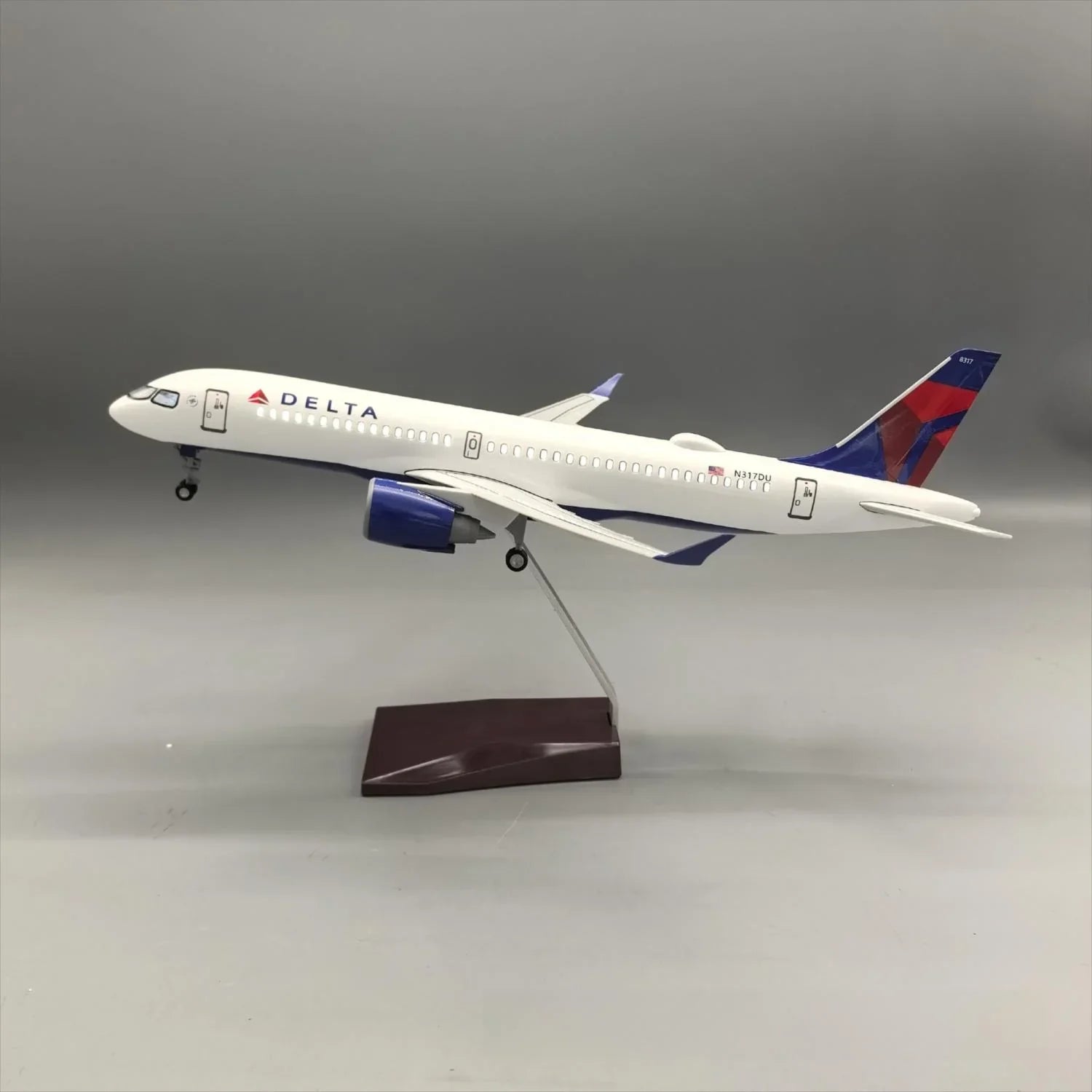 Delta Air Lines Airbus A220-300 1:100 – 38.7 cm / 15.2 in – LED Lights - Gallery 2