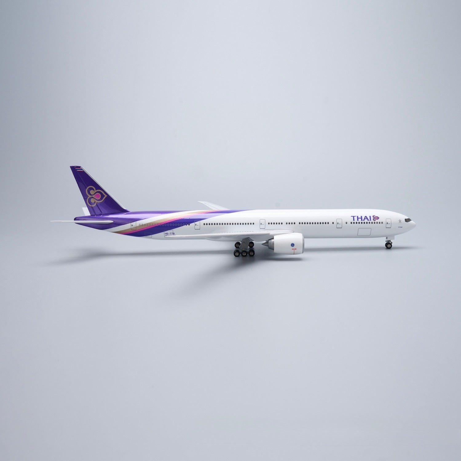 B777 THAI  - SCALE 1/157 - 47CM -18.5IN