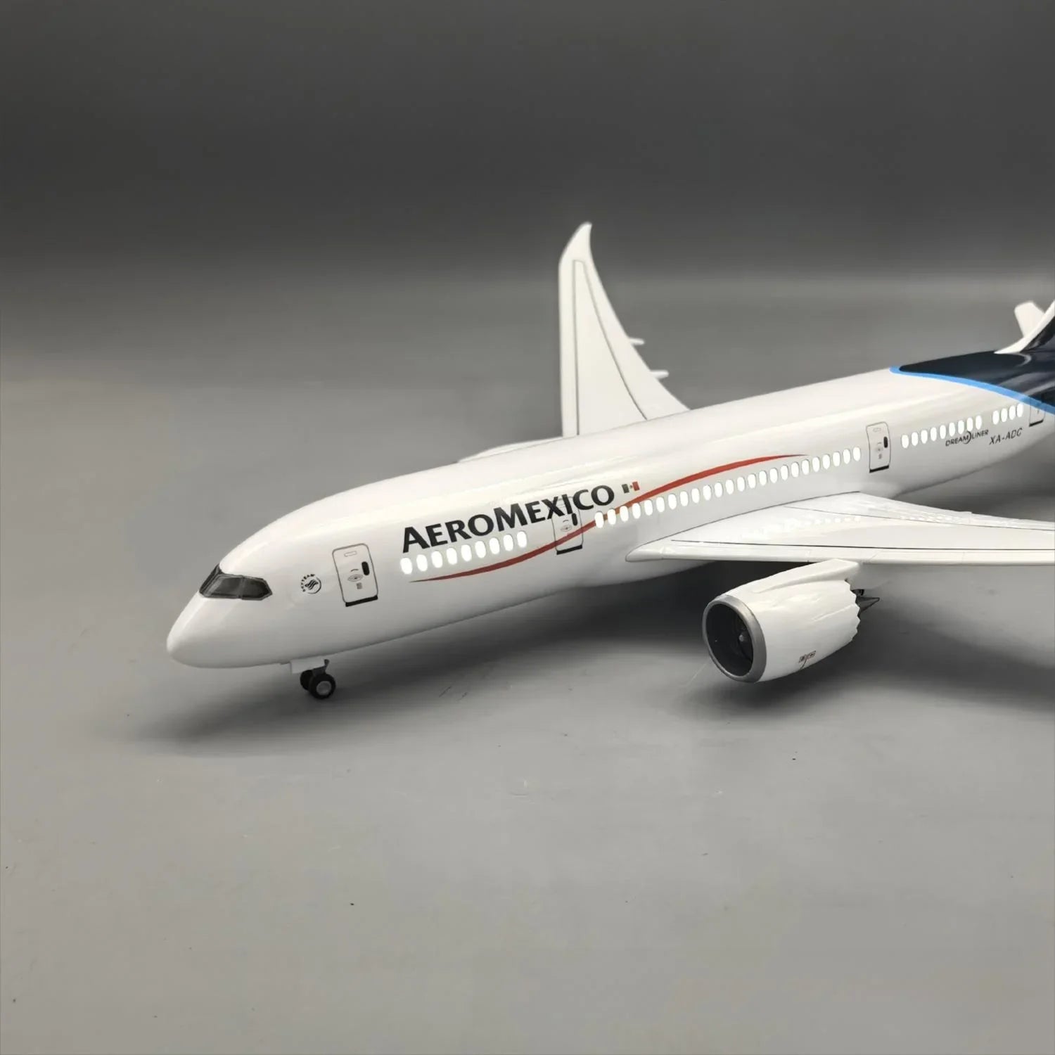 Aeromexico Boeing 787-8 Dreamliner 1:130 – 43 cm / 16.9 in – LED Lights - Gallery 6