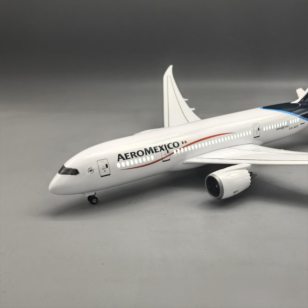 Aeromexico Boeing 787-8 Dreamliner 1:130 – 43 cm / 16.9 in – LED Lights