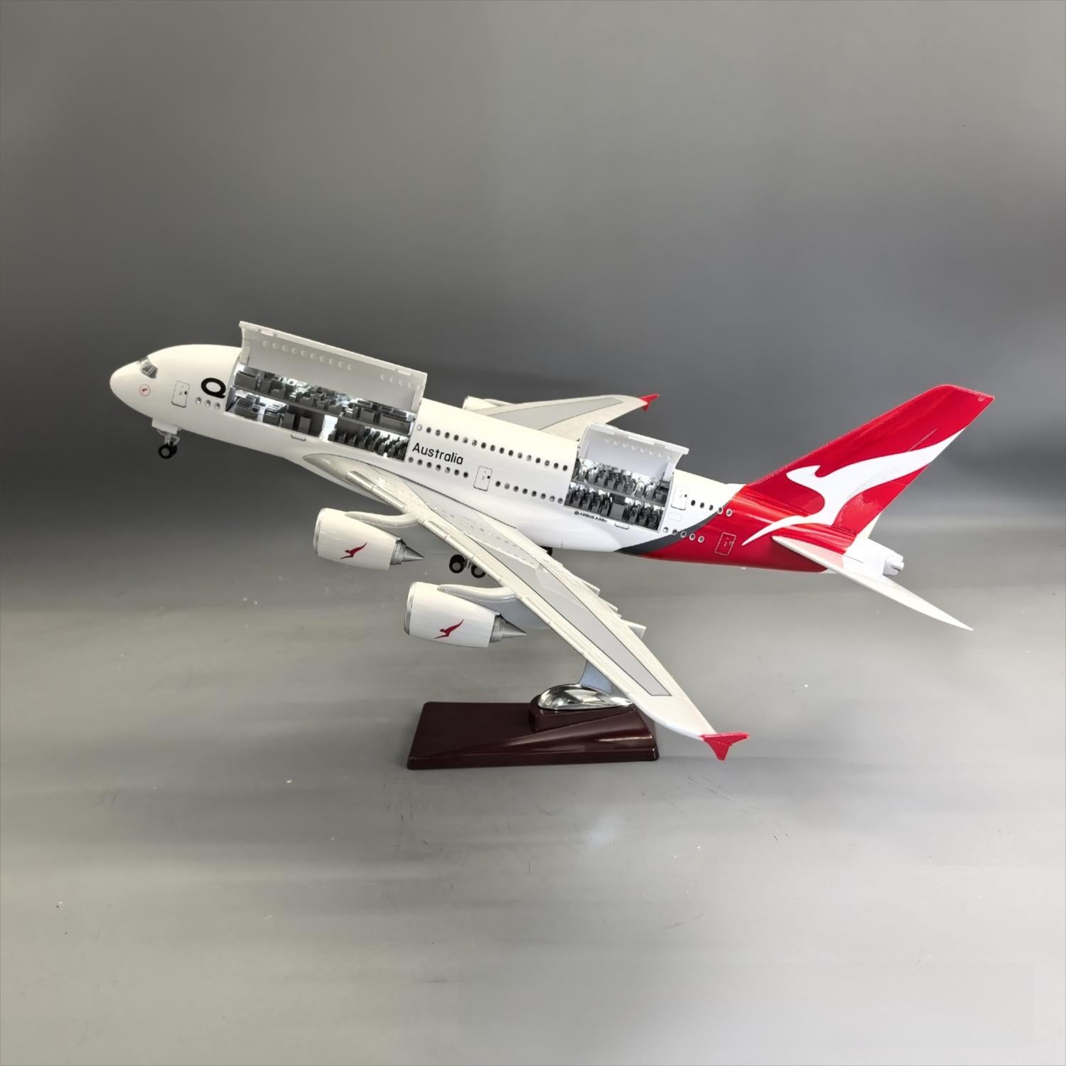 Qantas Airbus A380 1:160 – 45.5 cm / 17.9 in – Opening Cabin Interior