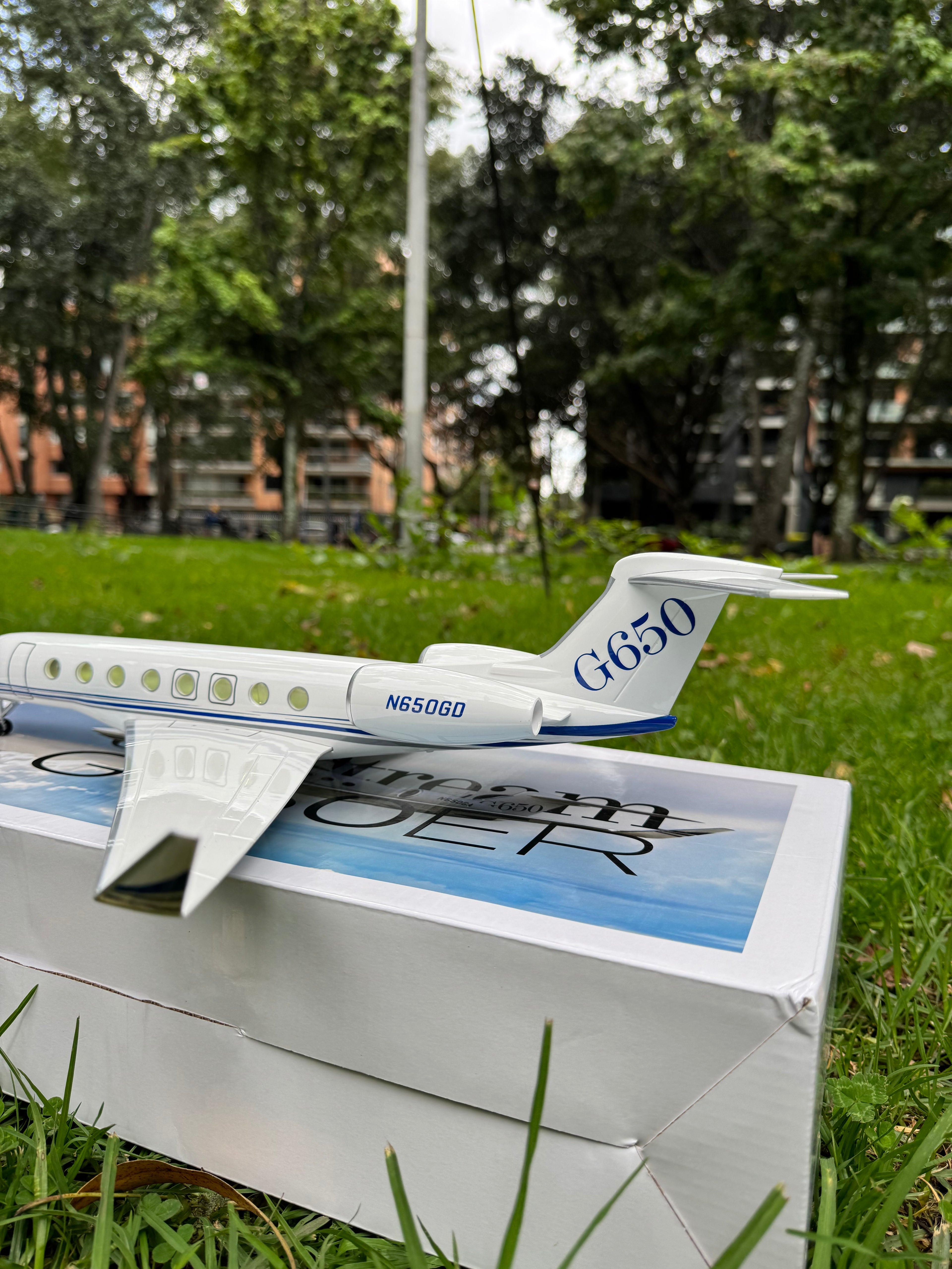 طائرة جلف ستريم G650ER - مقياس 1:50 - الطول: 17 بوصة - 45 سم