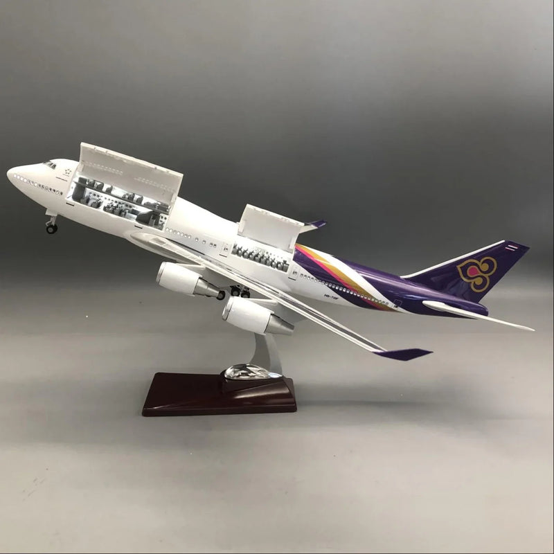 Thai Airways Boeing 747-400 1:150 – 47 cm / 18.5 in – Opening Cabin Interior & LED Lights - Image 5