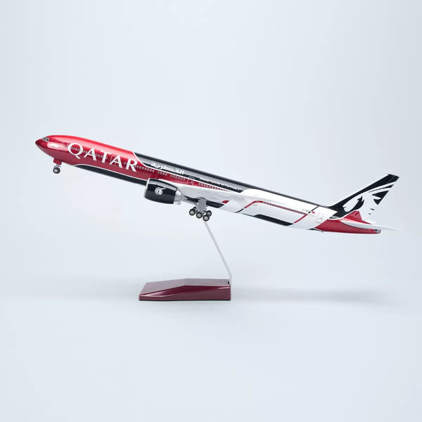 Qatar Airways Boeing 777-300ER Formula 1 Special Livery 1:135 – 47 cm / 18.5 in – LED Lights