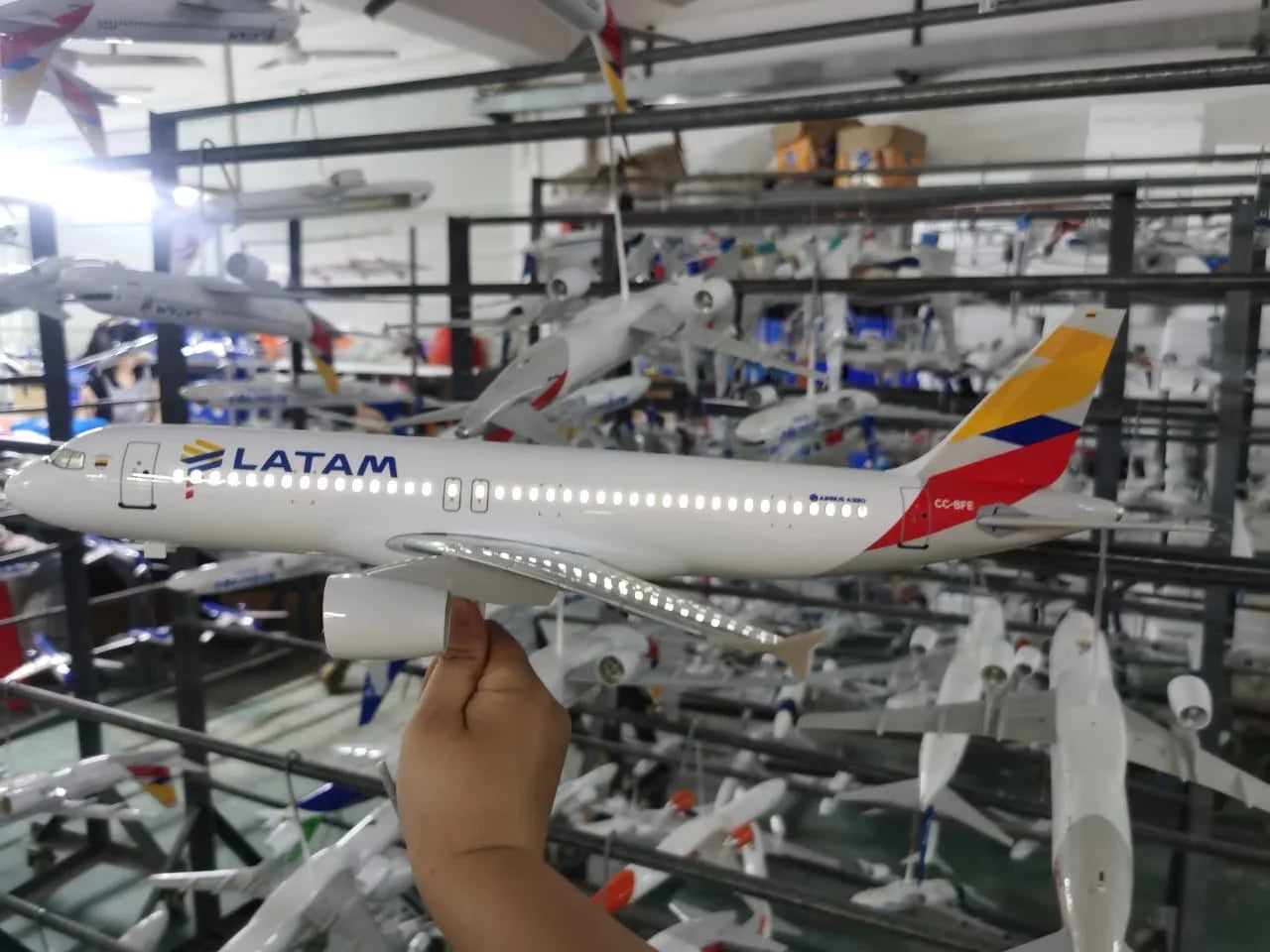 LATAM A320 Colombian Flag Special Edition – 47cm (18.5") – 1:80 Scale – LED (15 Units Only) - Gallery 5