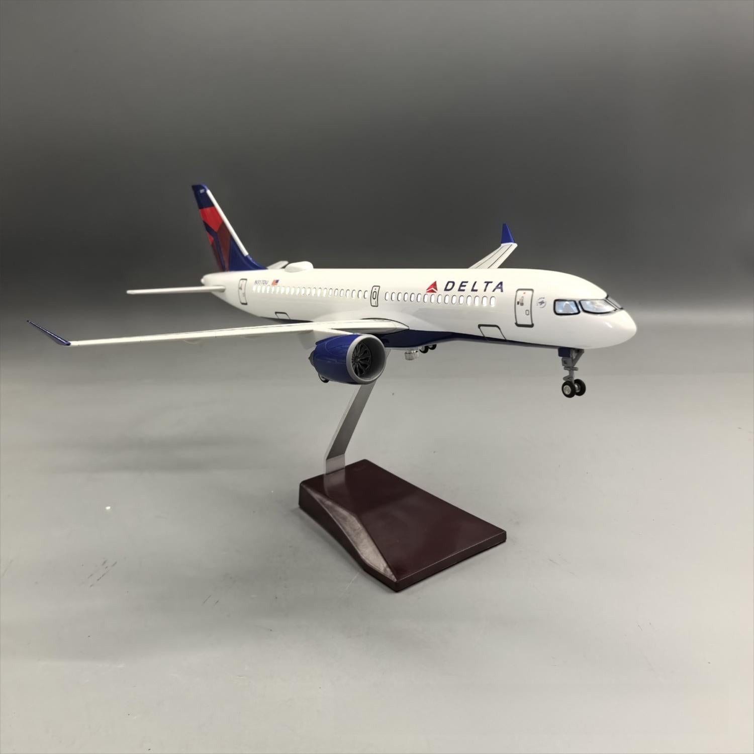 Delta Air Lines Airbus A220-300 1:100 – 38.7 cm / 15.2 in – LED Lights
