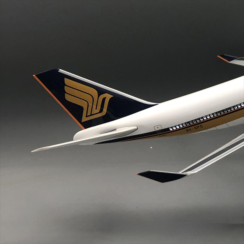 Singapore Airlines Boeing 747-400 1:150 – 47 cm / 18.5 in – Opening Cabin Interior & LED Lights