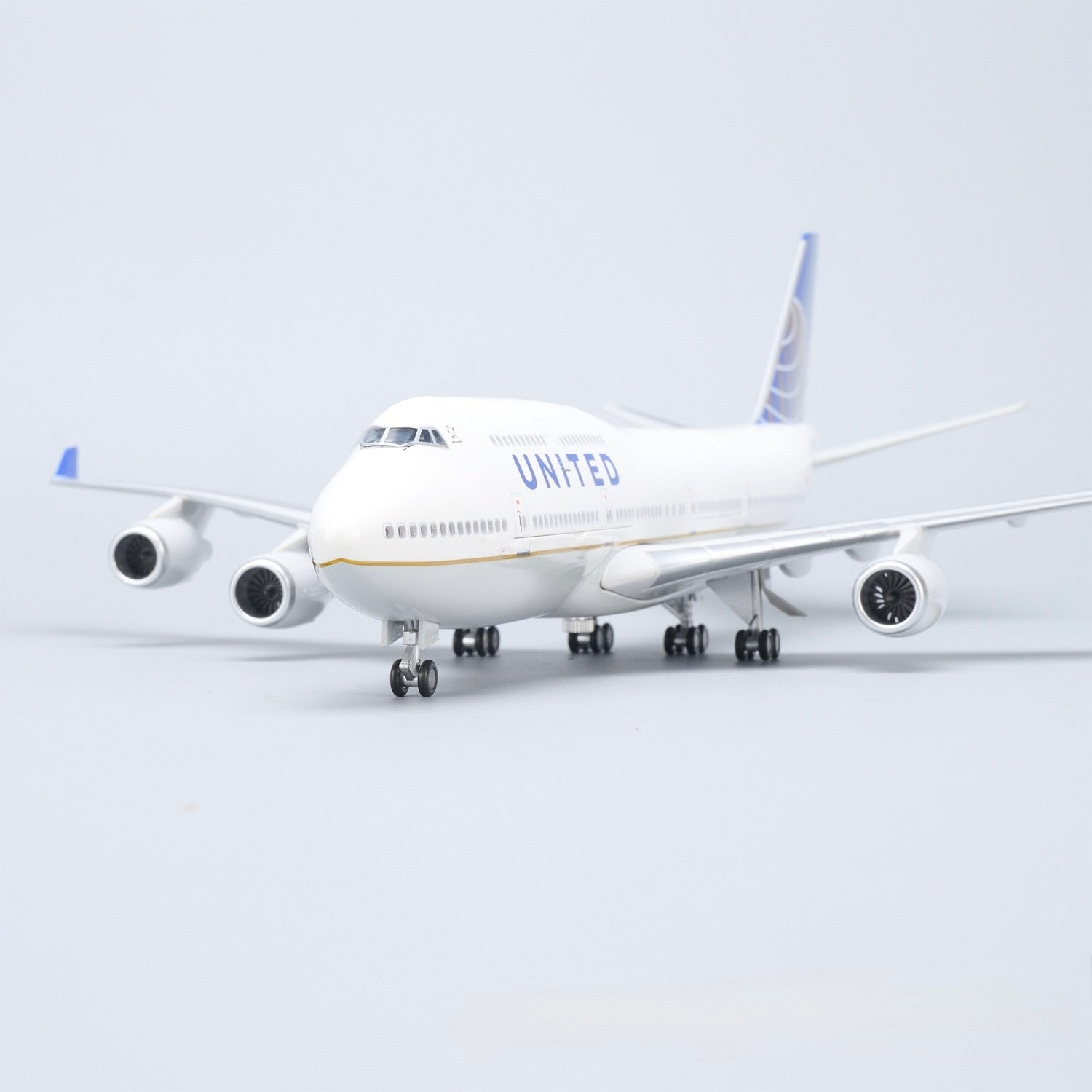 United Airlines Boeing 747-400 1:150 – 47 cm / 18.5 in – Opening Cabin Interior & LED Lights - Gallery 8