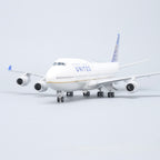 طائرة يونايتد إيرلاينز بوينغ 747-400 بمقياس 1:150 – 47 سم / 18.5 بوصة – مقصورة داخلية قابلة للفتح وإضاءة LED