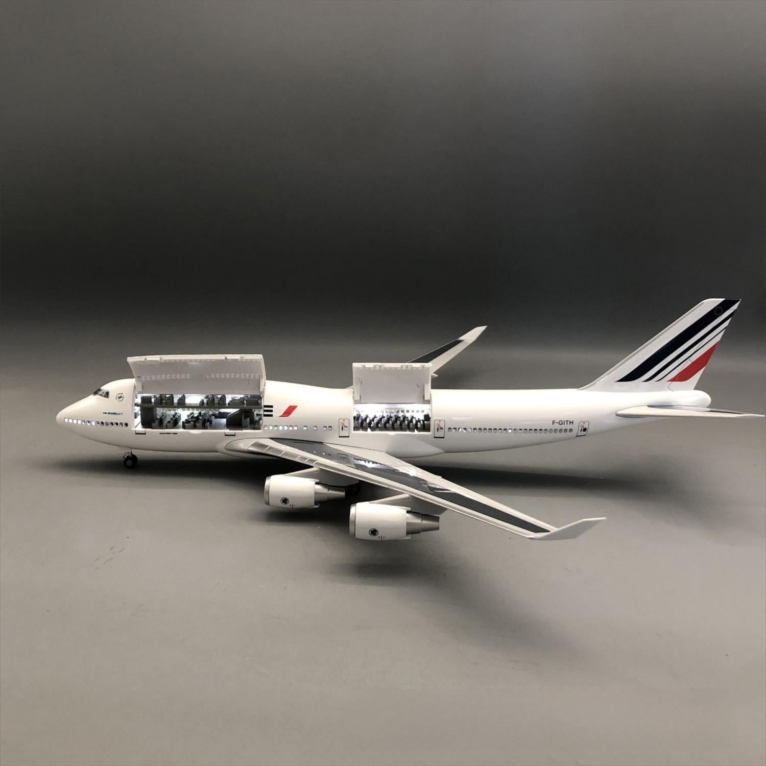 Air France Boeing 747-400 1:150 – 47 cm / 18.5 in – Opening Cabin Interior & LED Lights