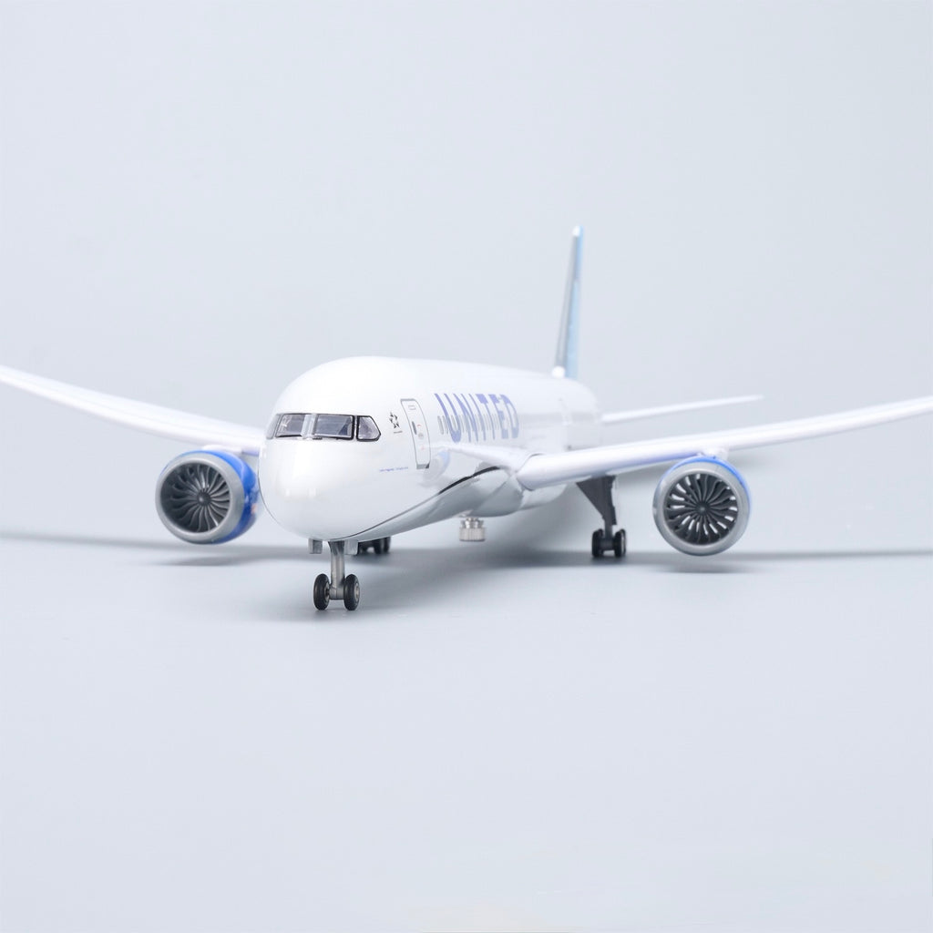 United Airlines Boeing 787-10 1:145 – 47 cm / 18.5 in – LED Lights