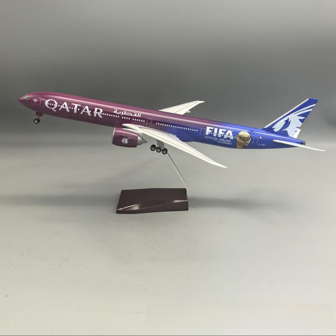 Qatar Airways Boeing 777-300ER "FIFA World Cup" – 47 cm / 18.5 in – Voice-Activated LED Display Model