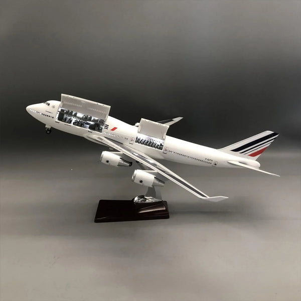 Air France Boeing 747-400 1:150 – 47 cm / 18.5 in – Opening Cabin Interior & LED Lights