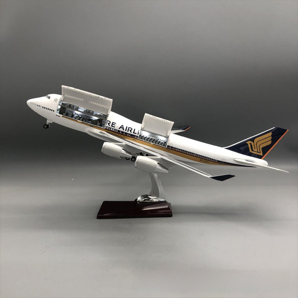 Singapore Airlines Boeing 747-400 1:150 – 47 cm / 18.5 in – Opening Cabin Interior & LED Lights