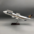 Singapore Airlines Boeing 747-400 1:150 – 47 cm / 18.5 in – Opening Cabin Interior & LED Lights