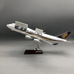 Singapore Airlines Boeing 747-400 1:150 – 47 cm / 18.5 in – Interior de Cabina Abrible y Luces LED - Thumbnail 1