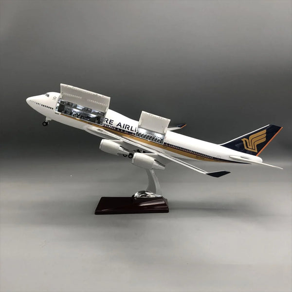 Singapore Airlines Boeing 747-400 1:150 – 47 cm / 18.5 in – Interior de Cabina Abrible y Luces LED