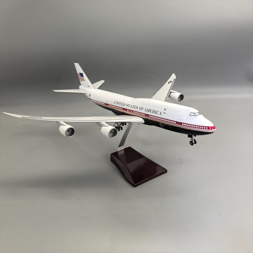 Air Force One Boeing 747-8 (VC-25B) 1:150 Scale Model Airplane – New Presidential Livery (47cm / 18.5")