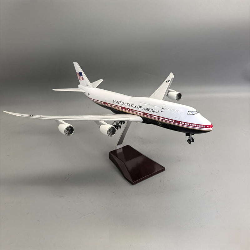 Air Force One Boeing 747-8 (VC-25B) 1:150 Scale Model Airplane – New Presidential Livery (47cm / 18.5") - Image 9