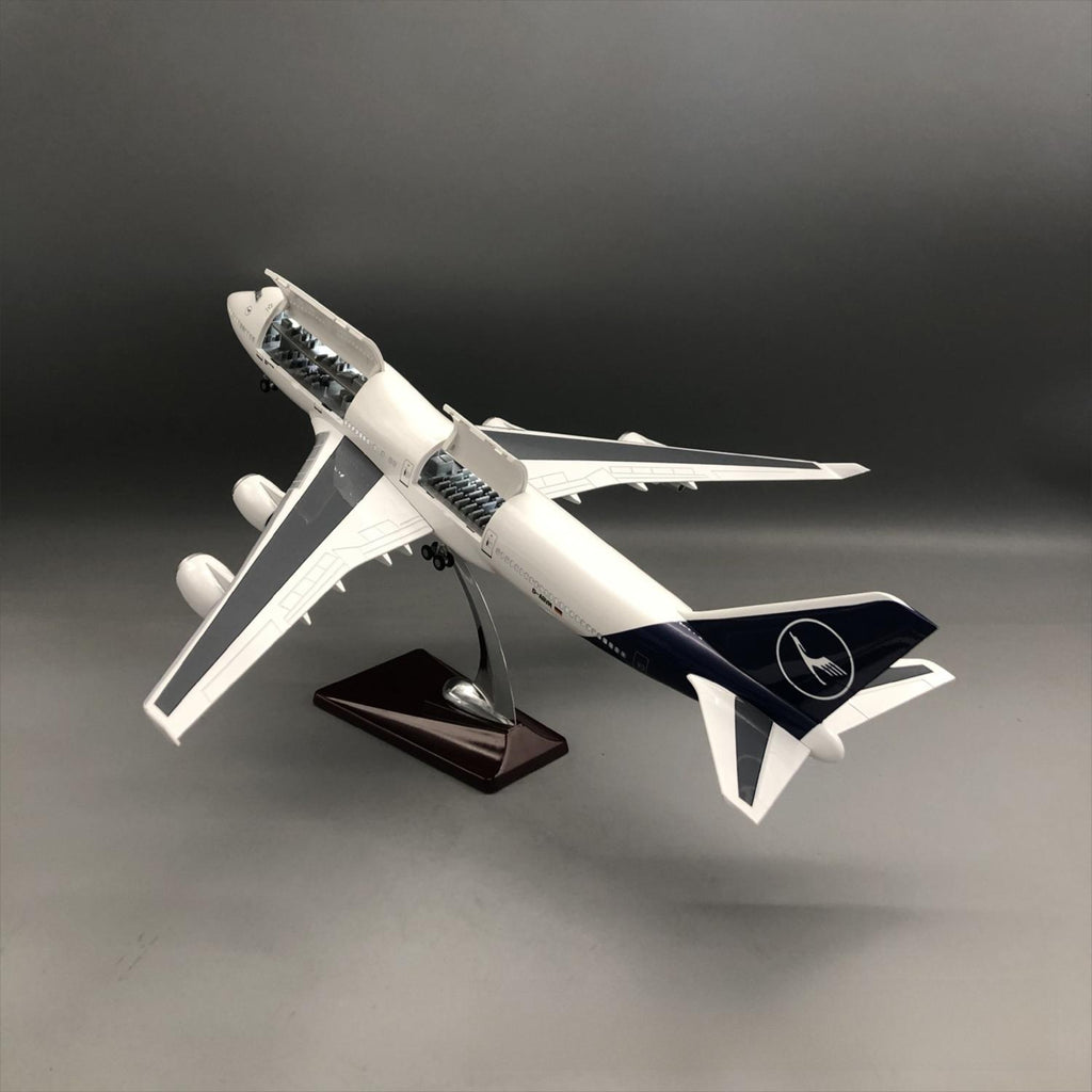 Lufthansa Boeing 747-400 1:150 – 47 cm / 18.5 in – Opening Cabin Interior & LED Lights