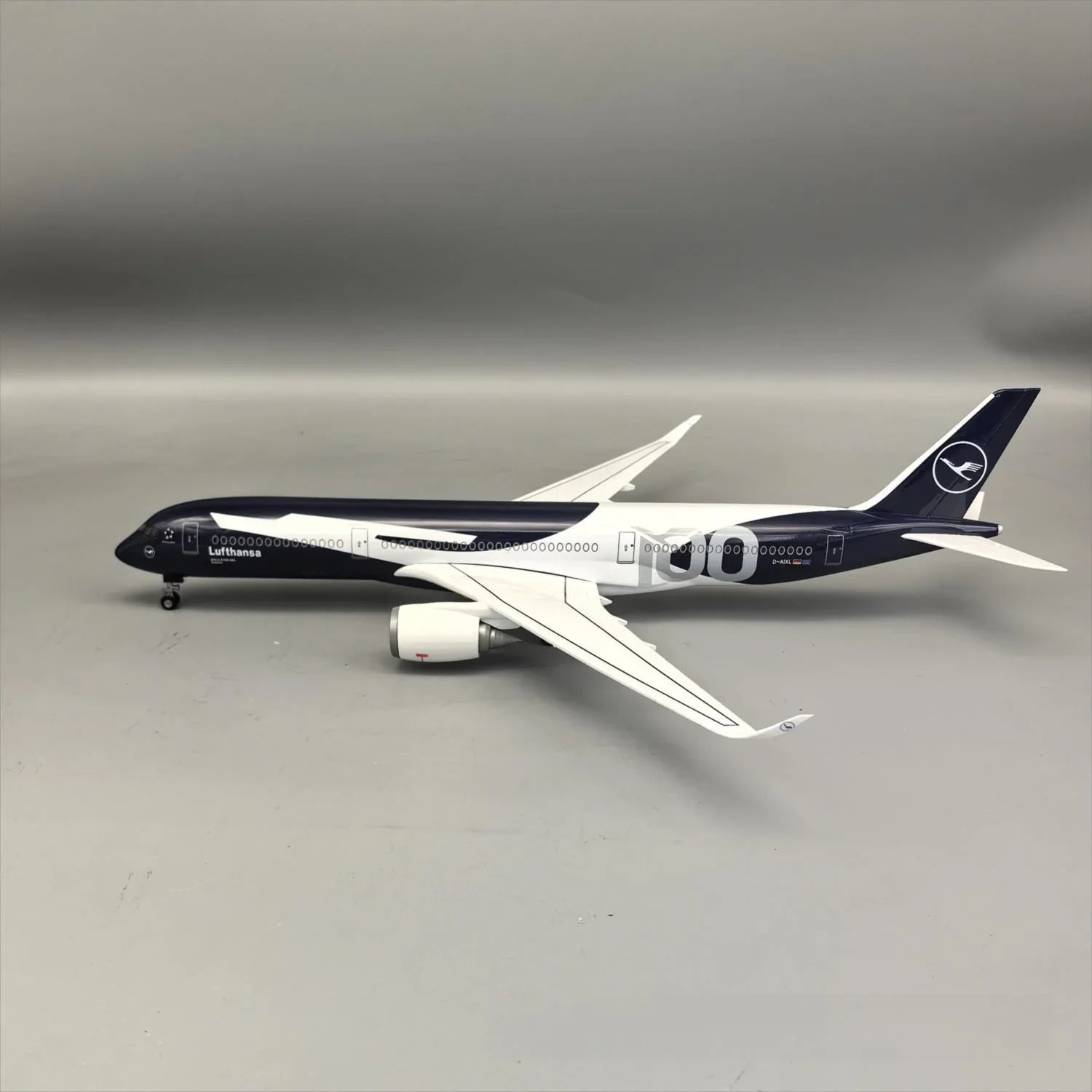 Lufthansa Airbus A350-900 "Centennial 1926–2026" – 47 cm / 18.5 in – Voice-Activated LED Display Model - Gallery 5