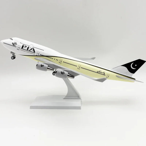 Boeing 747 Pakistan International Airlines (PIA) – Scale 1:150 – 30 cm (11.8 in) – Resin – Classic Livery