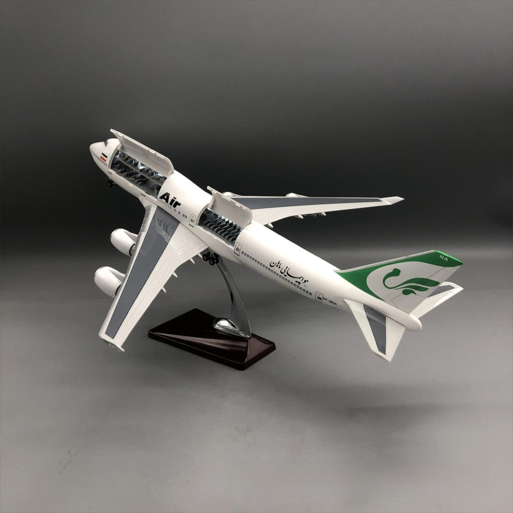 Mahan Air Boeing 747-400 1:150 – 47 cm / 18.5 in – Opening Cabin Interior & LED Lights