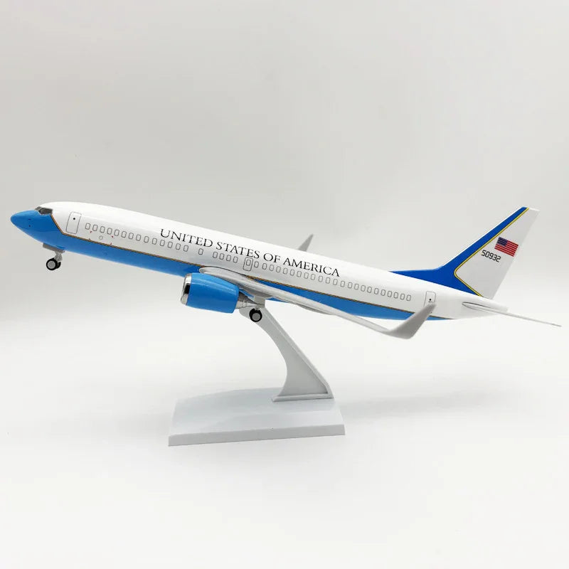 Boeing 737 Air Force One "United States of America" – Scale 1:130 – 30 cm (11.8 in) – Resin – Presidential Livery - Image 1