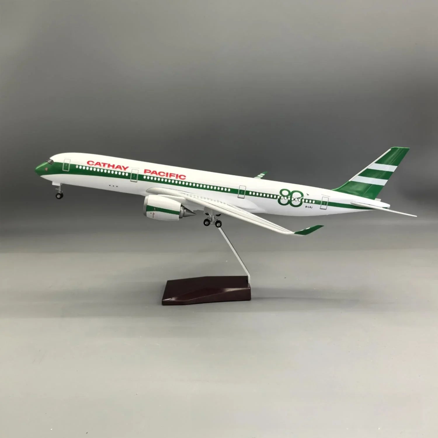 A350 Cathay Pacific 1:142 – 47 CM / 18,5 PULGADAS – 80 AÑOS CONMEMORATIVO  - Gallery 10