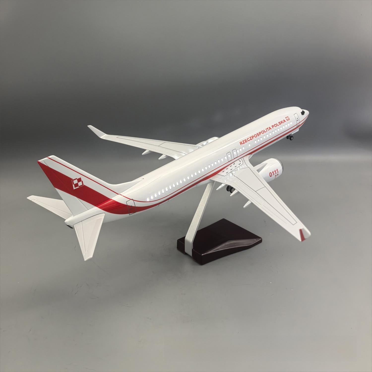 Polish Air Force Boeing 737-800 "Rzeczpospolita Polska" Government Special Plane Model — 1:85 Scale | 47cm / 18.5" - Gallery 4