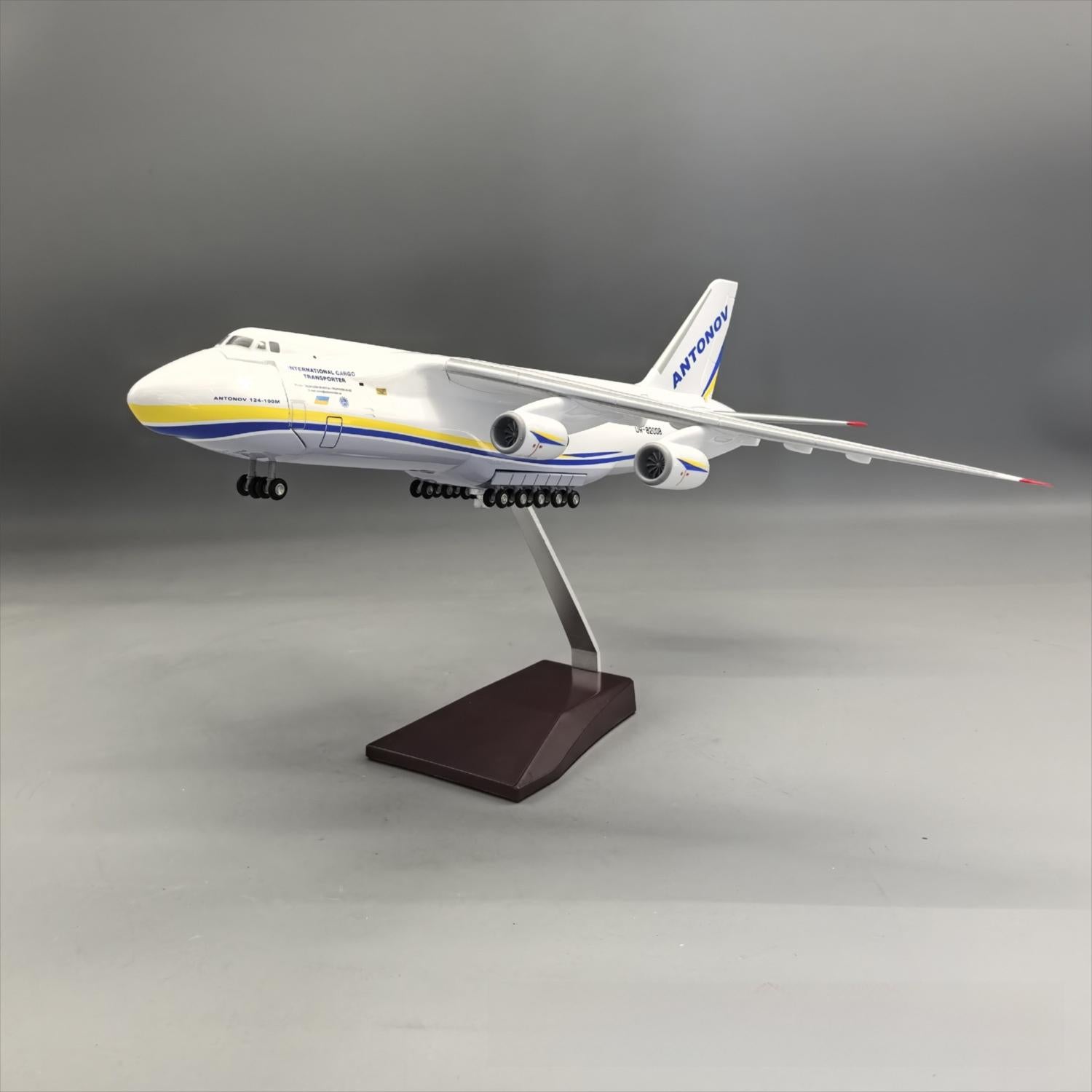 Ukraine International Antonov An-124 1:165 – 42 cm / 16.5 in