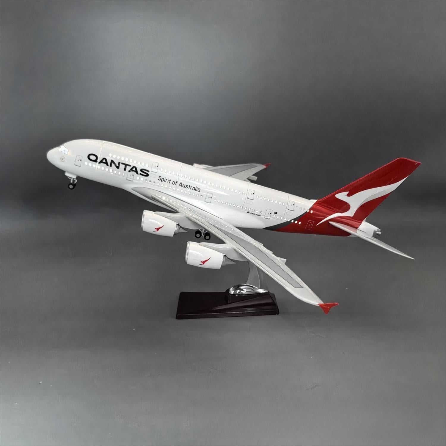 Qantas Airbus A380 1:160 – 45.5 cm / 17.9 in – Opening Cabin Interior