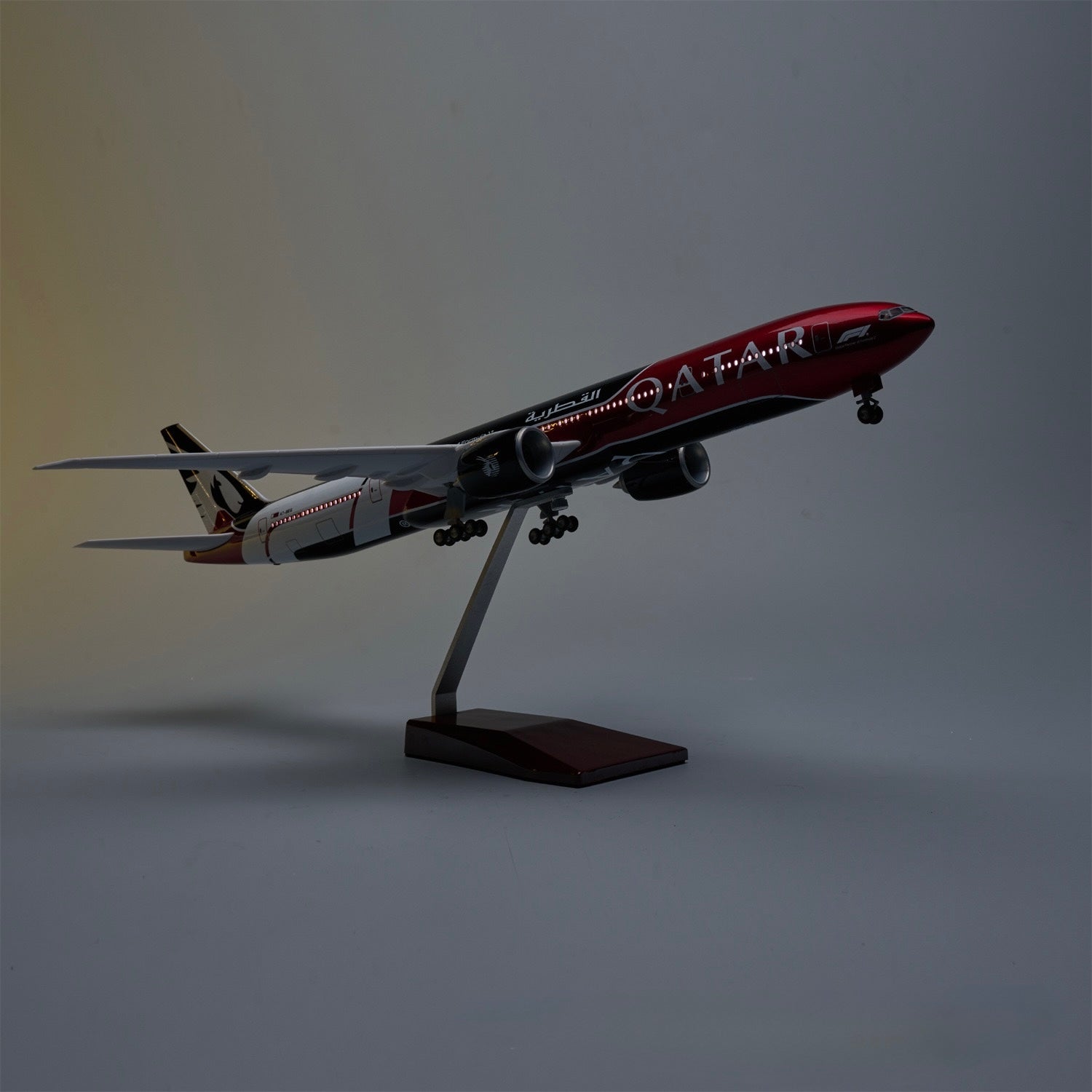 Qatar Airways Boeing 777-300ER Formula 1 Special Livery 1:135 – 47