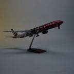 Qatar Airways Boeing 777-300ER Formula 1 Special Livery 1:135 – 47 cm / 18.5 in – LED Lights