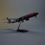 Qatar Airways Boeing 777-300ER Formula 1 Special Livery 1:135 – 47 cm / 18.5 in – LED Lights - Thumbnail 10