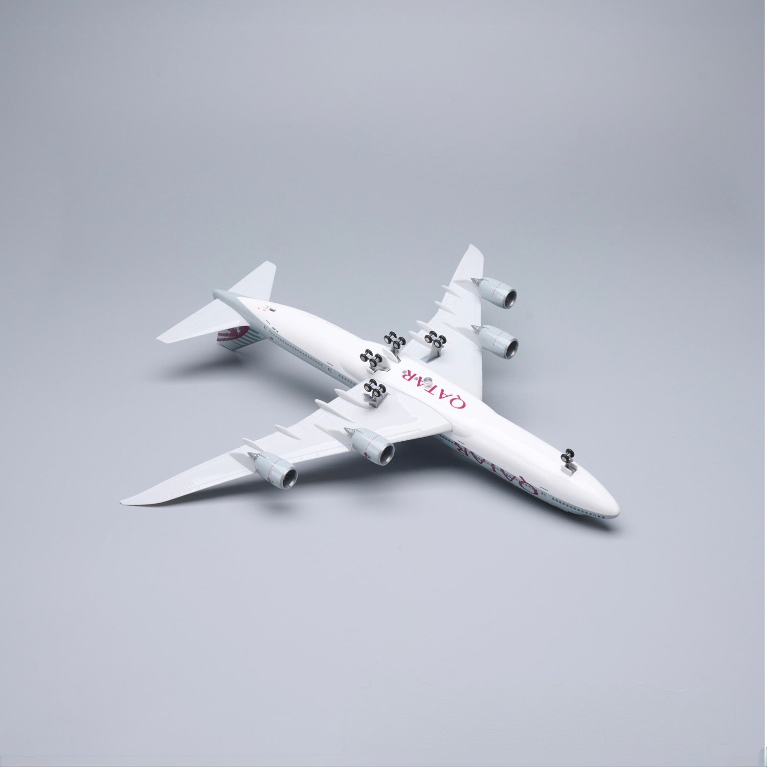 B747 QATAR - SCALE 1/150 - 47CM - 18.5 IN - AIRPLANE MODEL